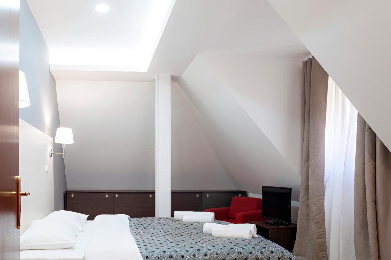 קופאוניק Hotel Junior מראה חיצוני תמונה