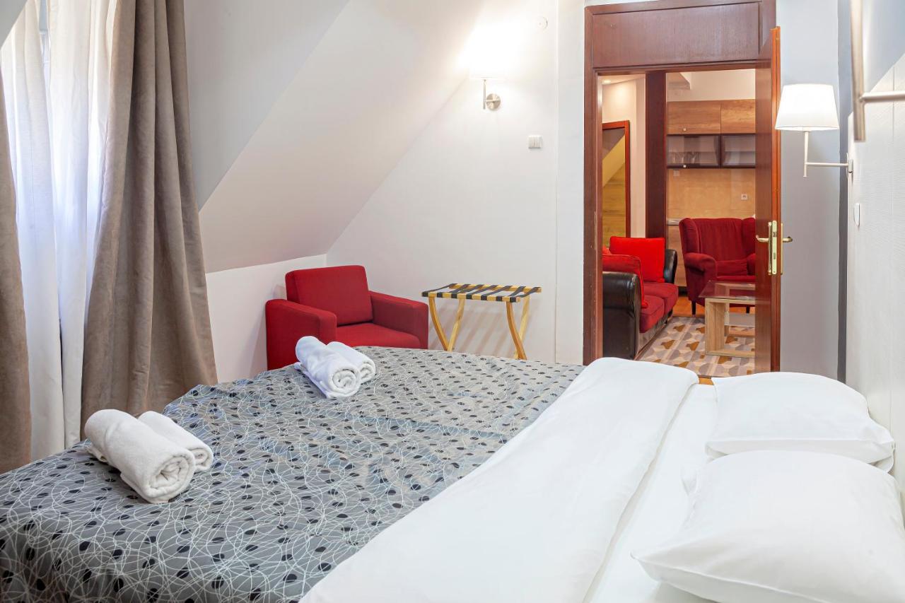 קופאוניק Hotel Junior מראה חיצוני תמונה