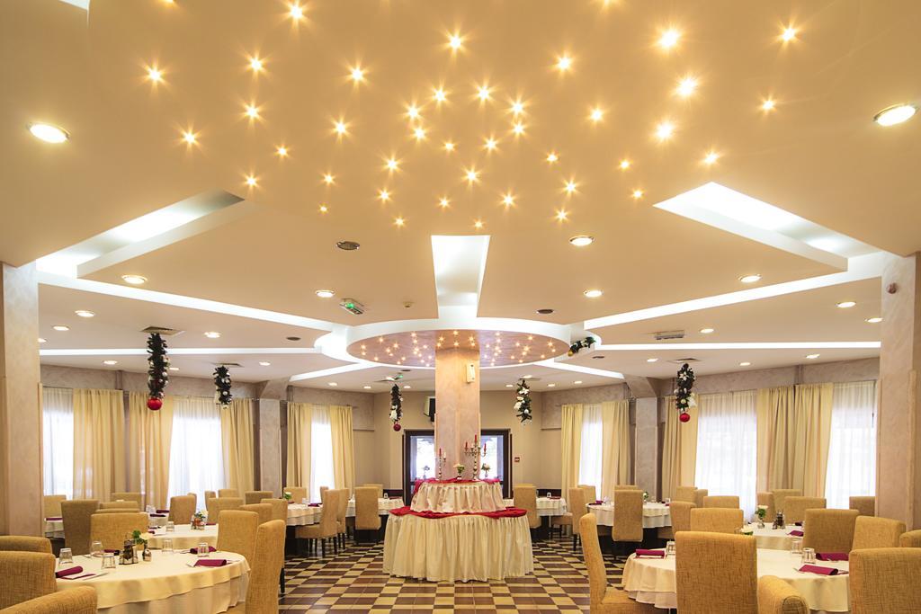 קופאוניק Hotel Junior מראה חיצוני תמונה