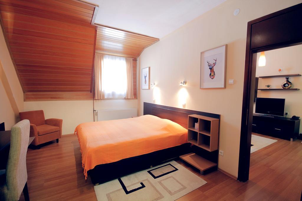 קופאוניק Hotel Junior מראה חיצוני תמונה